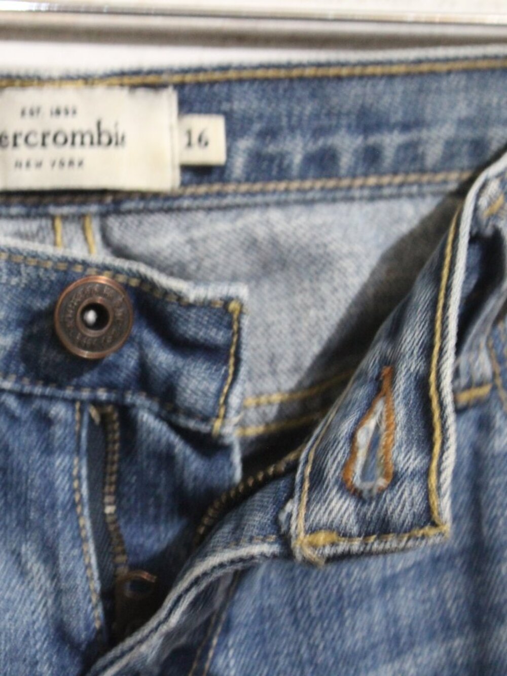 Abercrombie Maddy distressed jeans (1155) - Picture 4 of 8